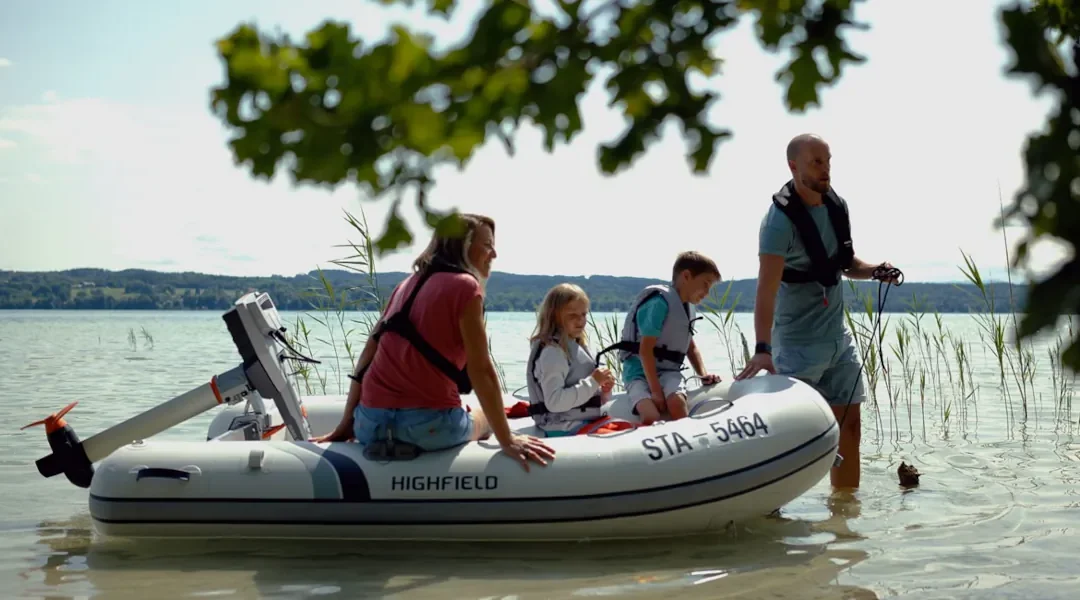Family in a dinghy with a Torqeedo outboard